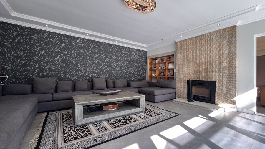 To Let 5 Bedroom Property for Rent in Big Bay Western Cape